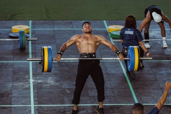 weightlifter clean and jerk